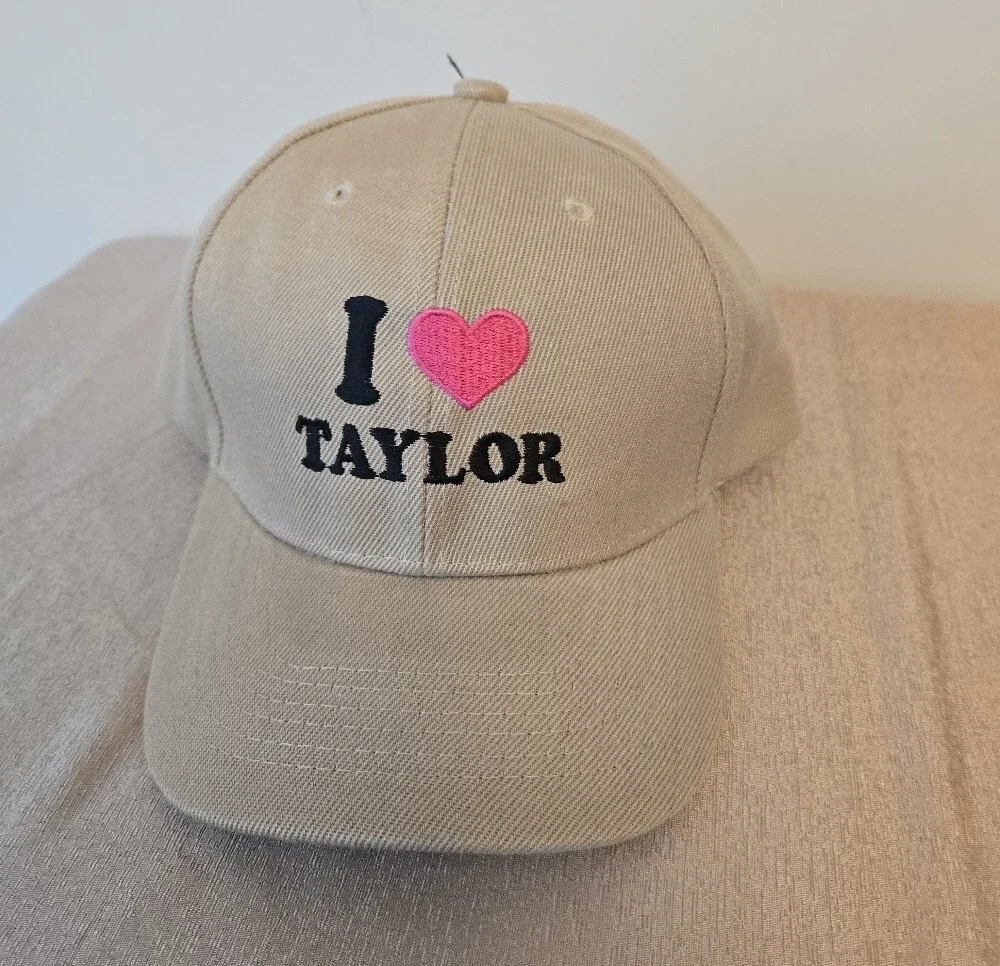 Beige “I ❤️ Taylor” Baseball Cap – Adjustable Strap